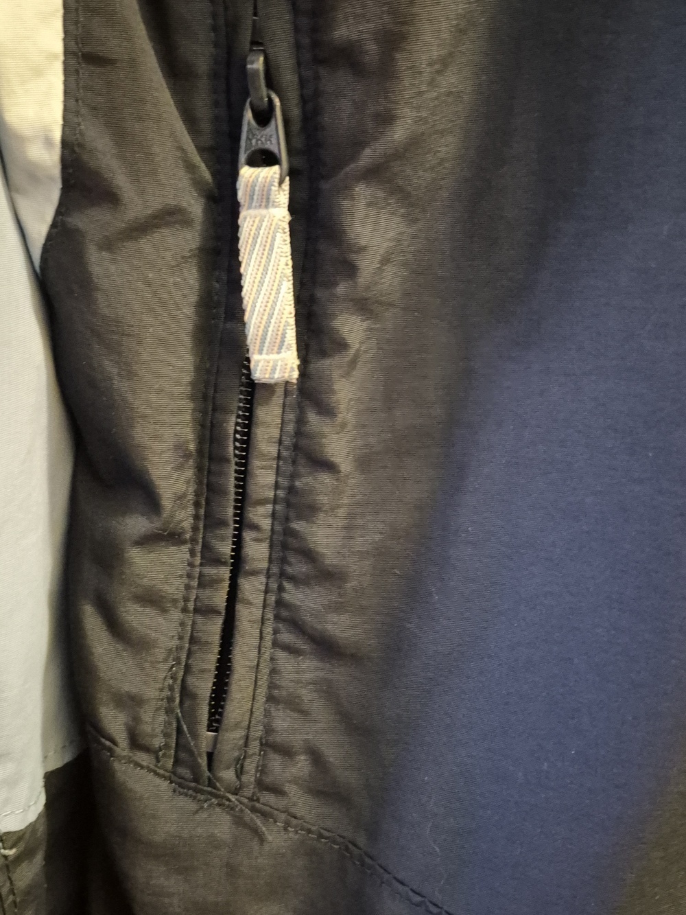 Columbia Navy and Light Blue Outdoor Jacket - Picture 6 of 13